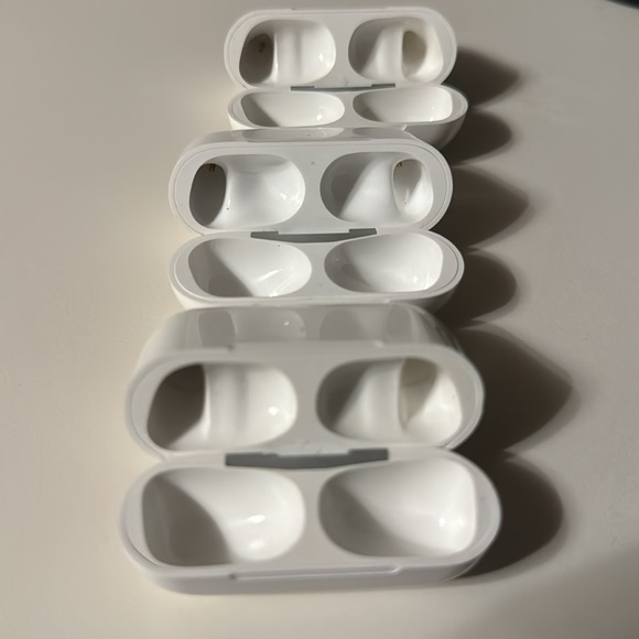 THREE USED APPLE AirPod Pro Charging Cases ONLY - Picture 5 of 5